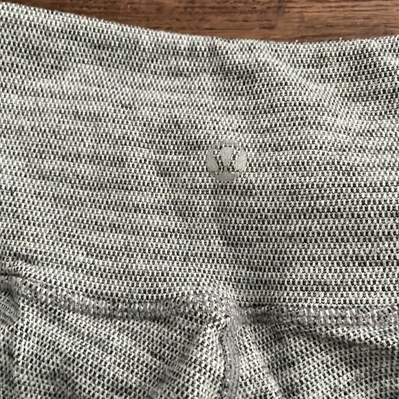 Lululemon leggings that are no longer sold. Good condition - Picture 3 of 3